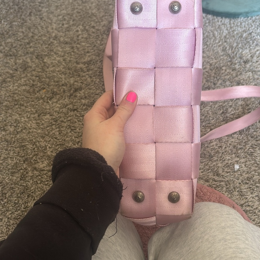 Pink Harvey’s Seat Belt Bag! Never used - Picture 5 of 6